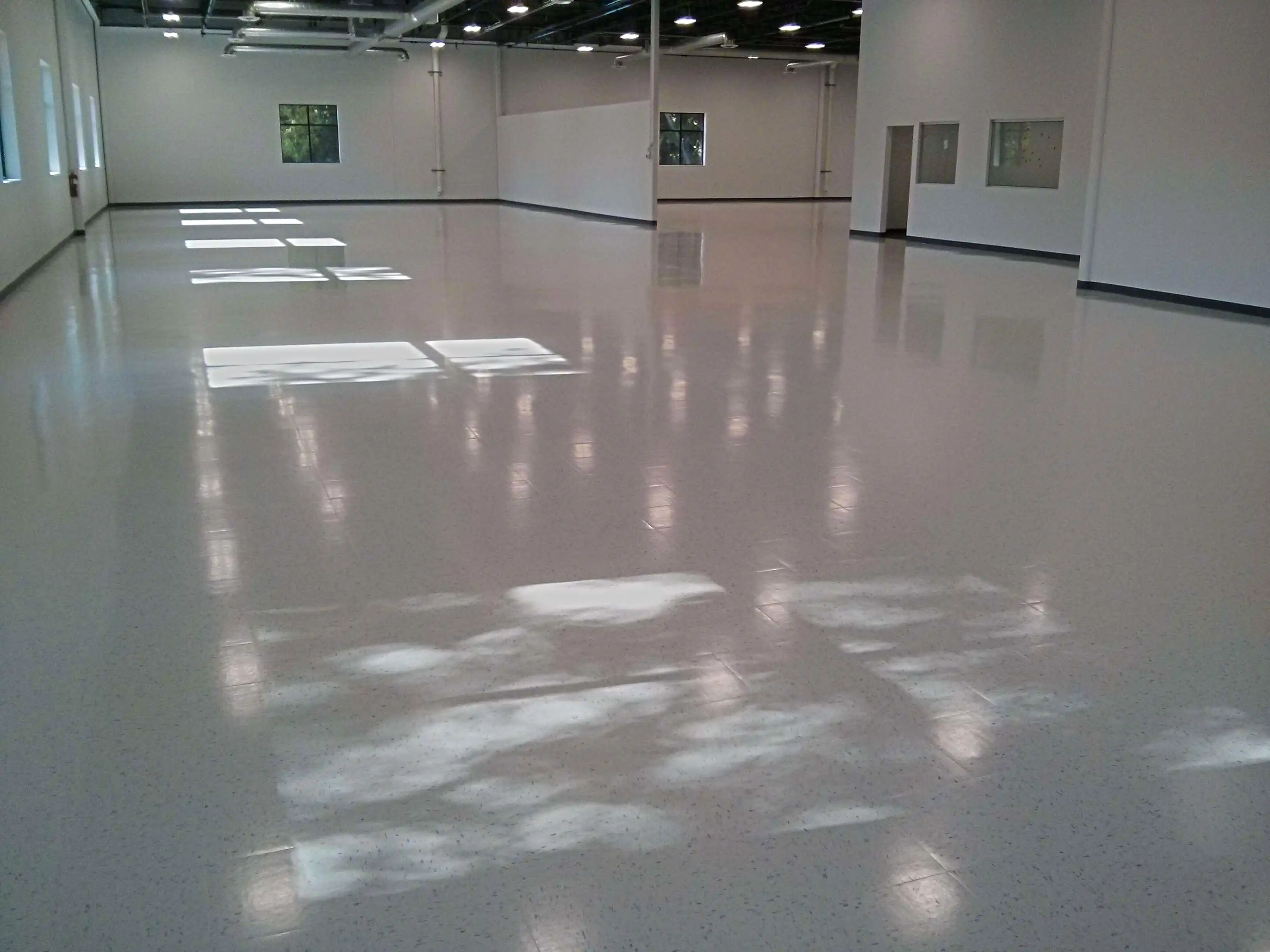 new-construction-vct-vinyl-tile-floor-cleaning-sealing-and-clear-coat-finish